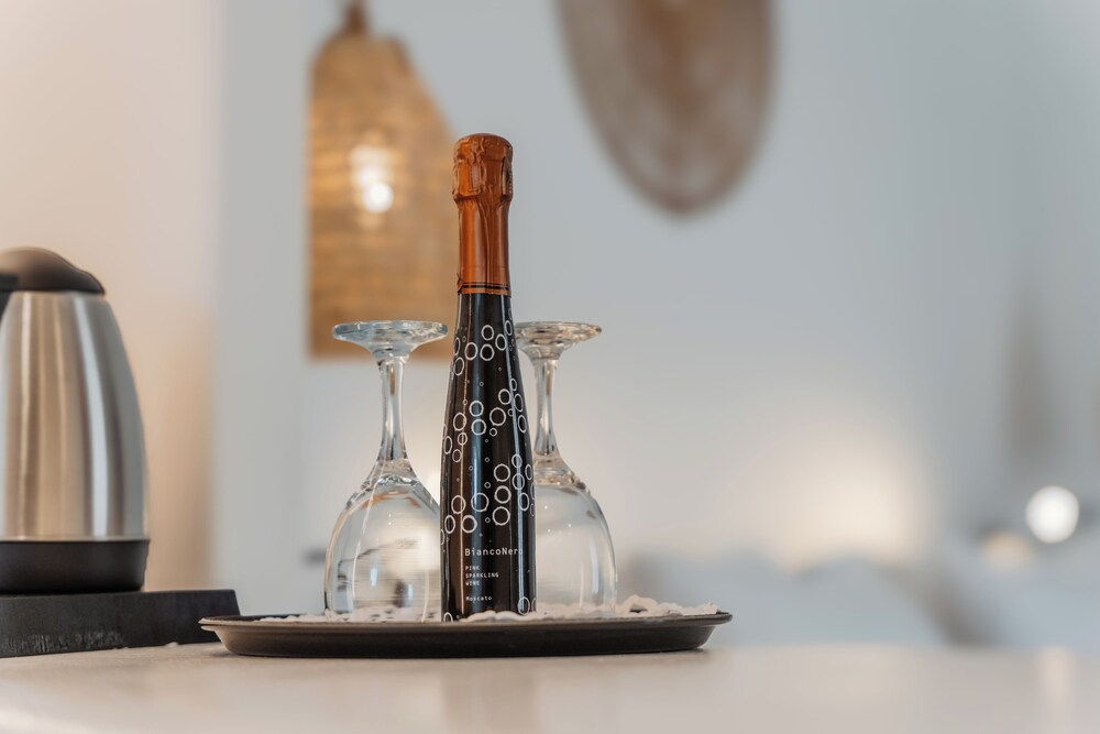 OLIVING MYKONOS LUXURY SUITES 20/50