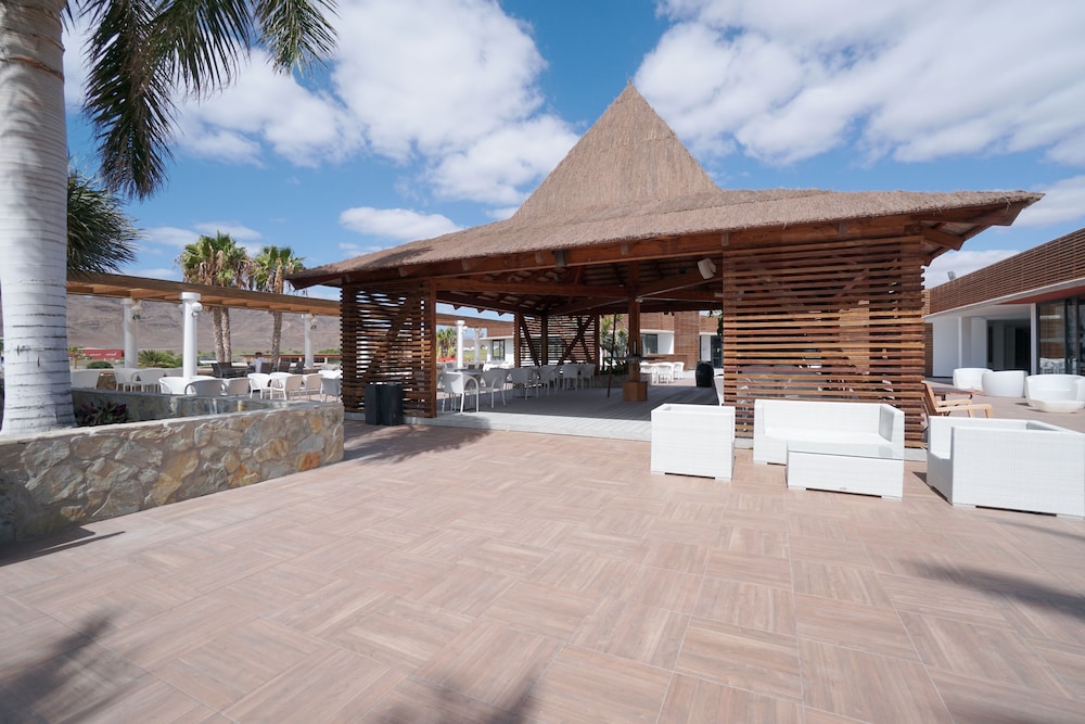 Playitas Hotel 66/68
