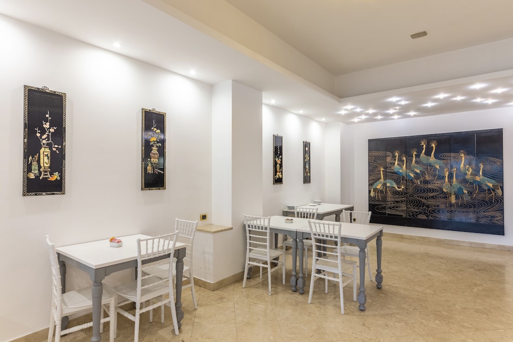restaurant cafeteria