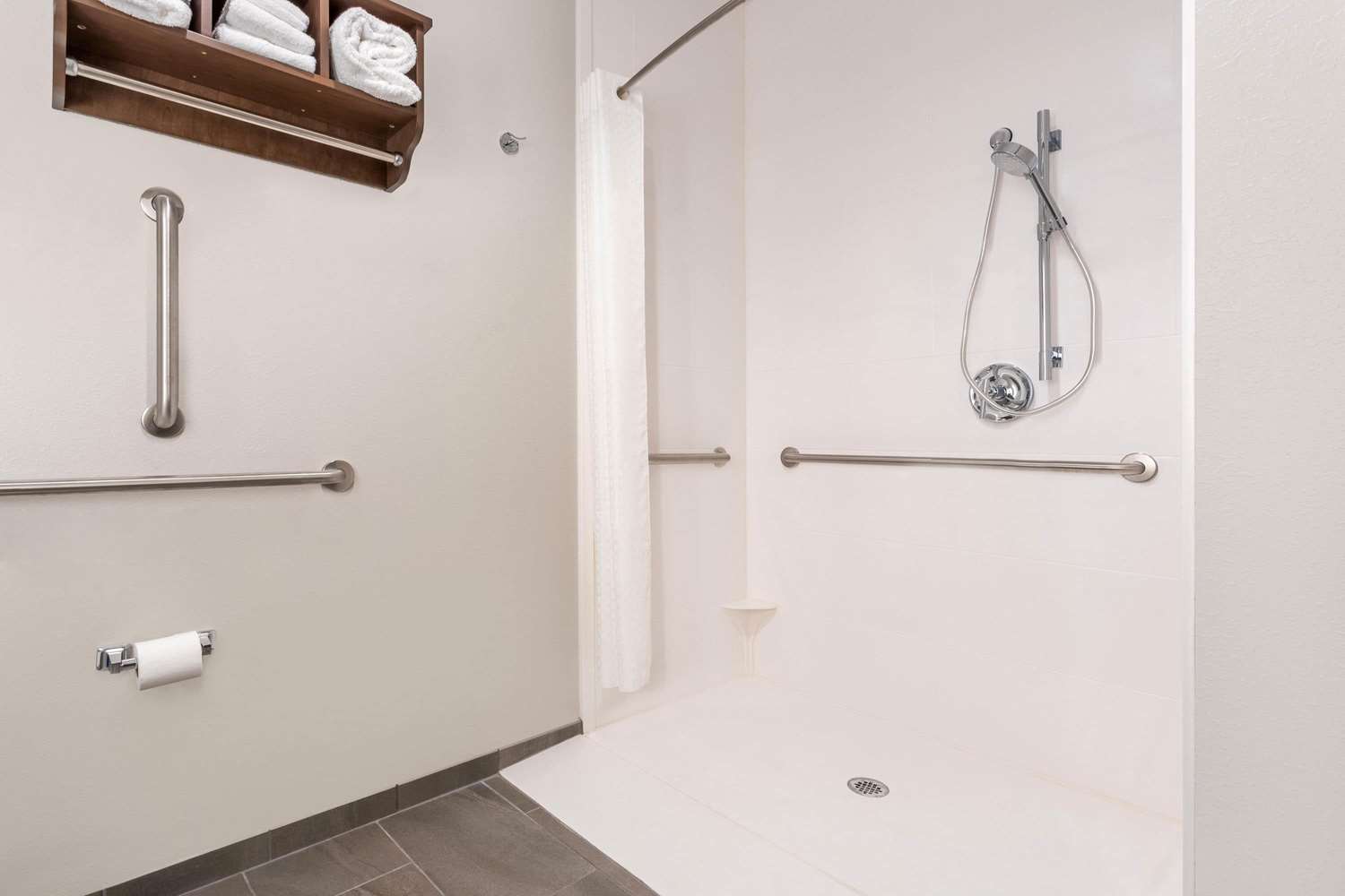 La Quinta Inn & Suites by Wyndham Bloomington 64/64