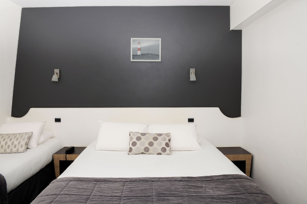 غرفة عائلية ثلاثية بثلاثة أسرّة، Kyriad Prestige Les Sables D Olonne Plage Centre Des Congres 4/8