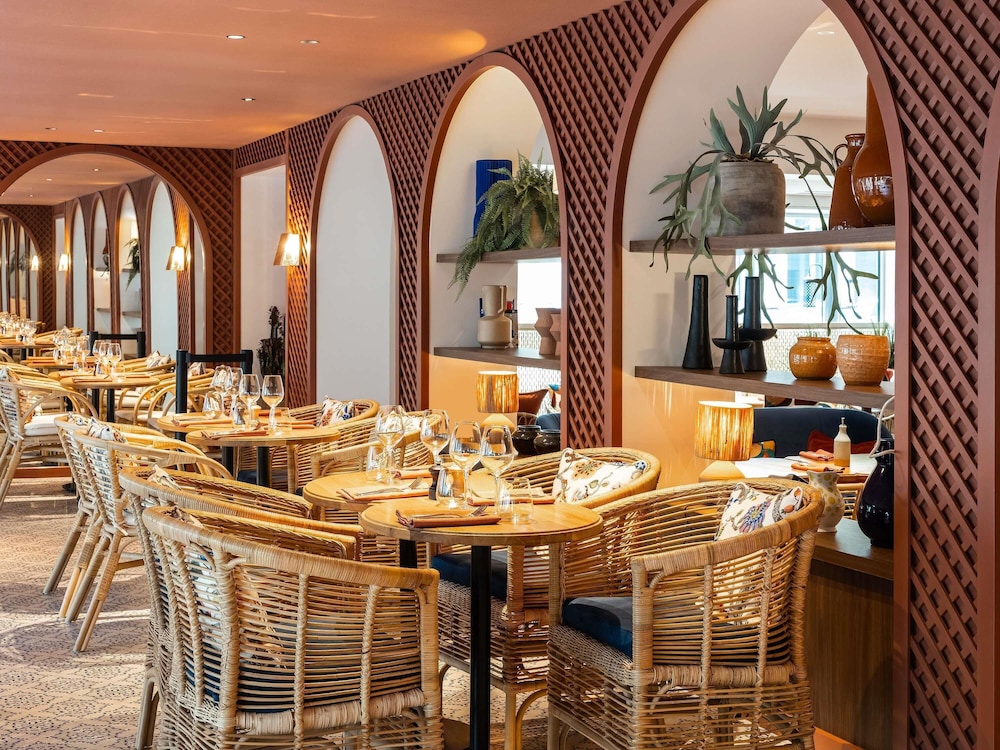restaurant cafeteria