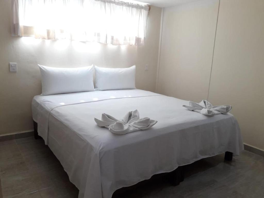ROOM, KING BED