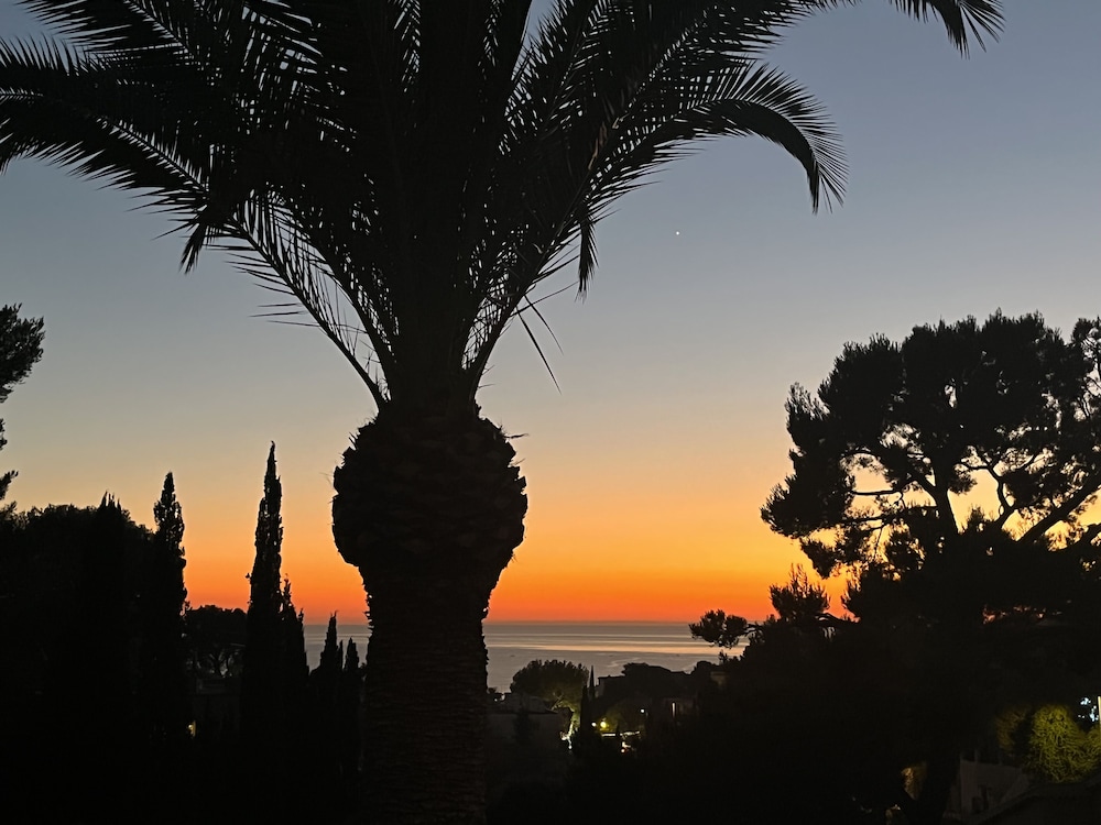 The Address Cassis 27/40