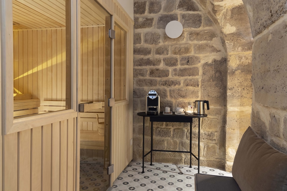 Le Petit Beaumarchais Hotel & Spa 30/48