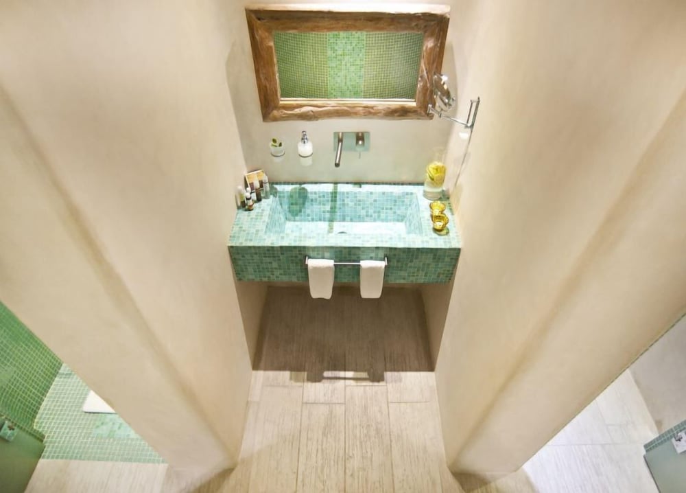 Allure Suites 13/30