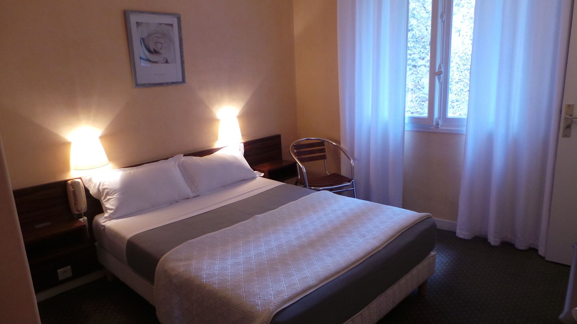 ROOM, SINGLE
