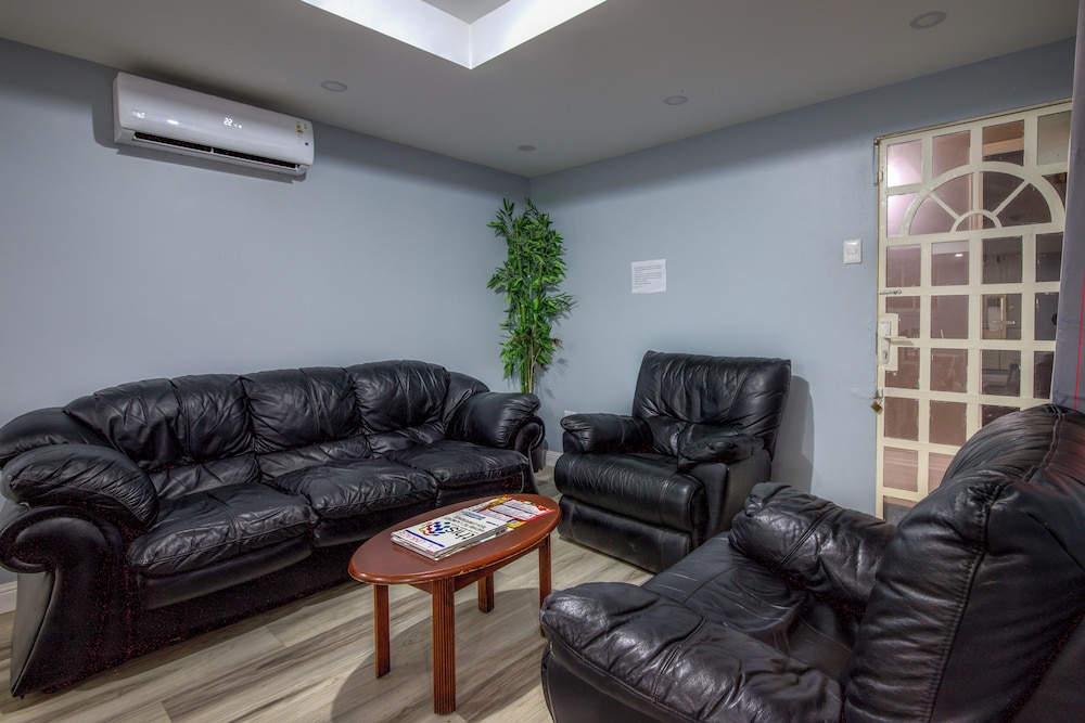 Airport Suites Hotel 36/61