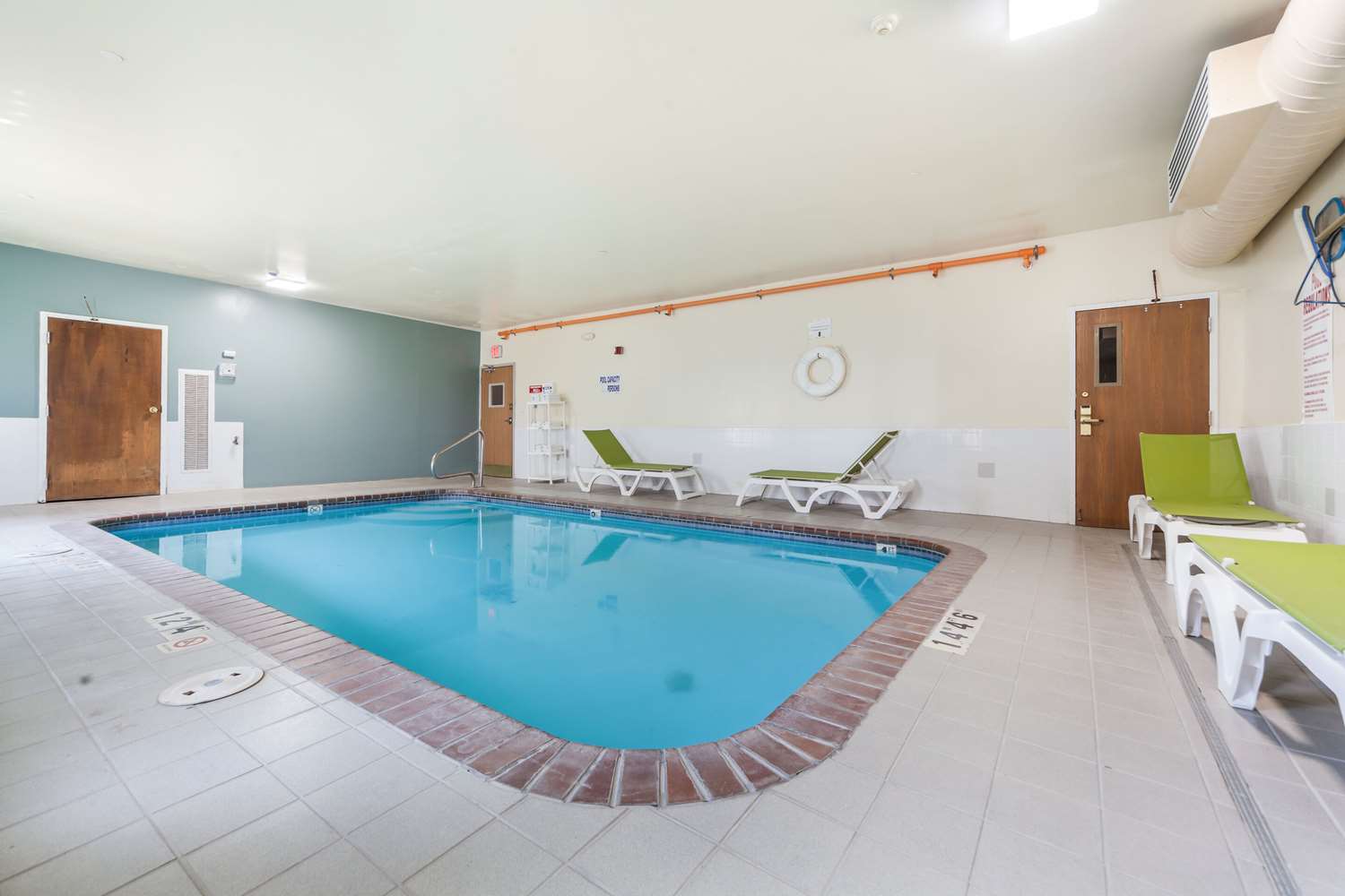 Quality Inn and Suites Omaha NE 17/34