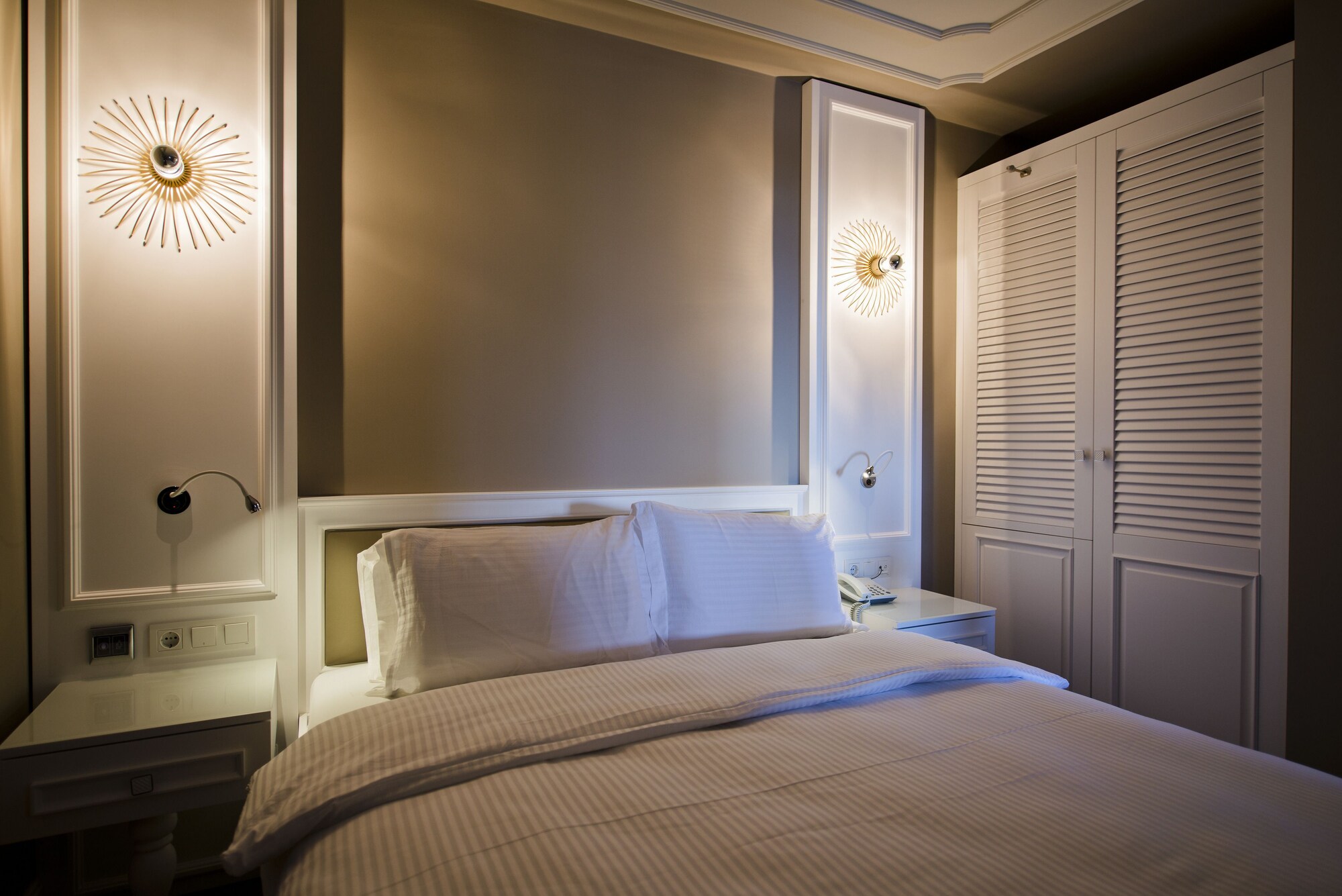2 Bedrooms, Exclusive, Suite, 1 Single and 2 Double Beds, Sea View, Kitchen