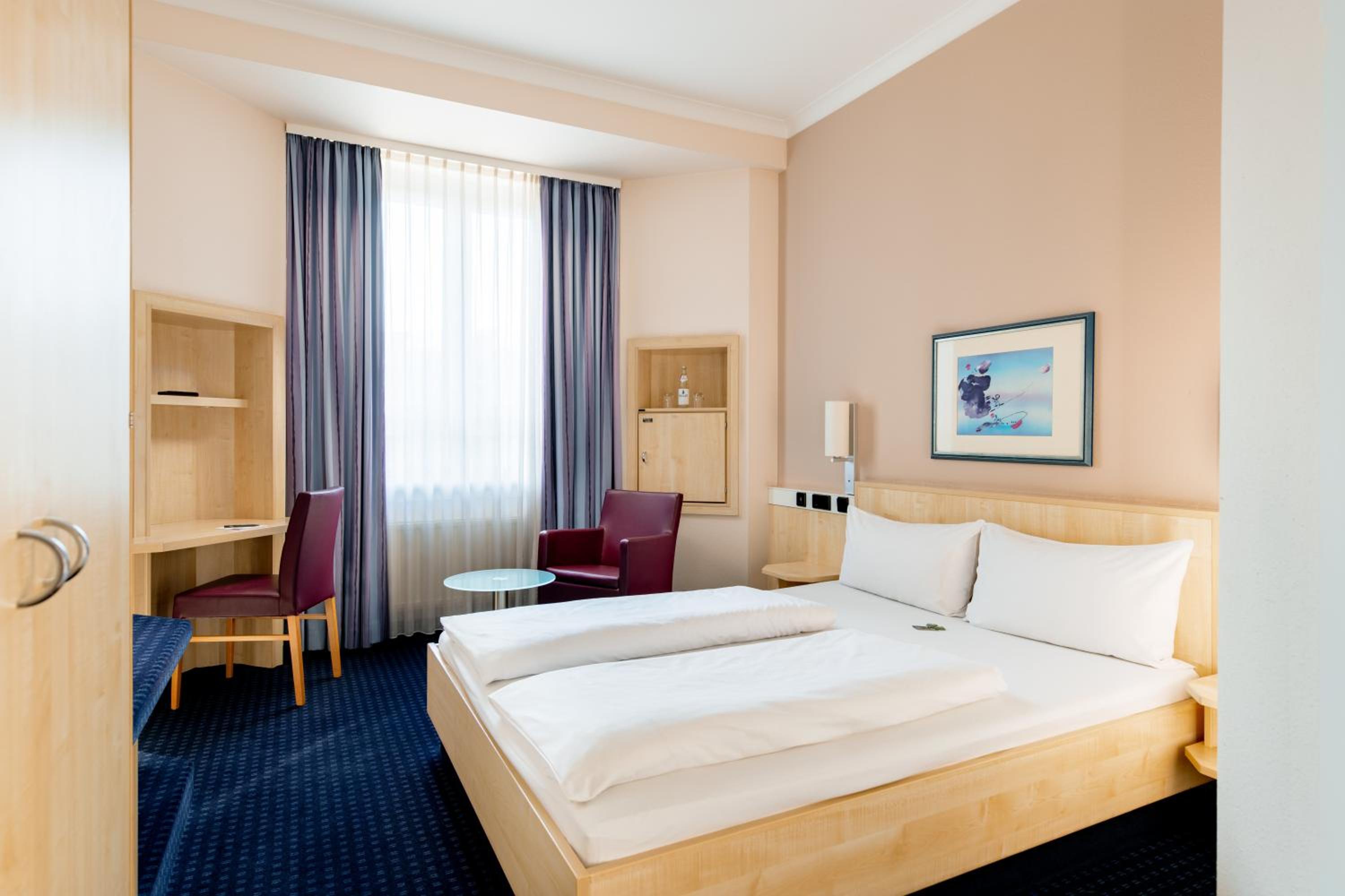 STANDARD, DOUBLE OR TWIN BED