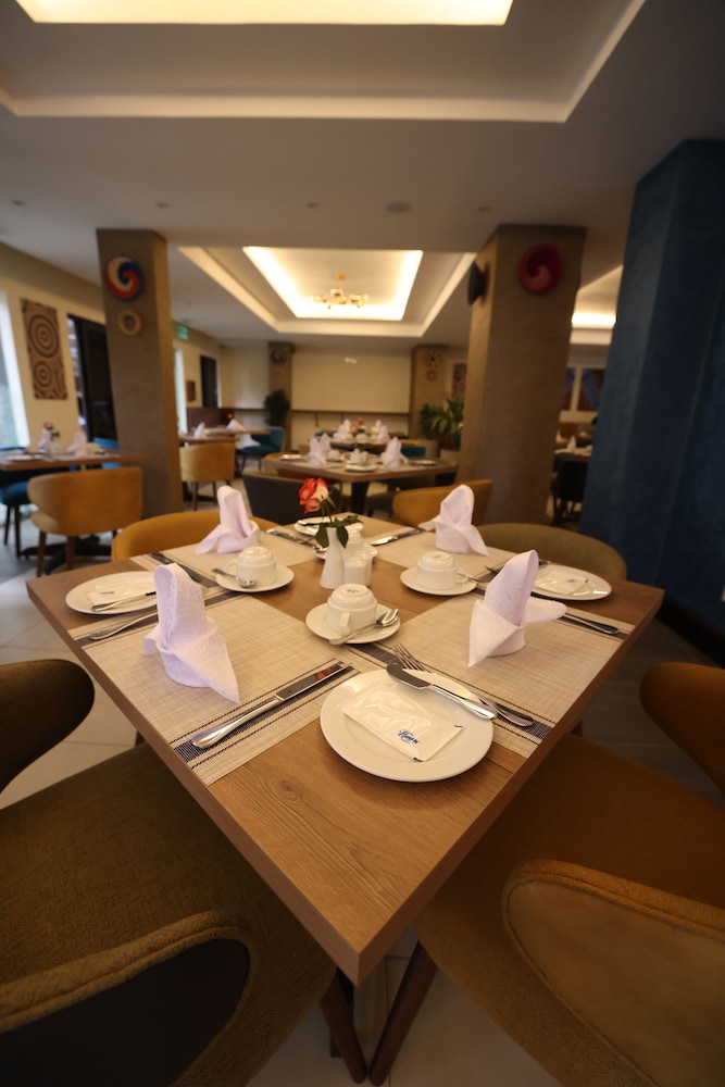 PrideInn Westlands Luxury Boutique Hotel 58/63