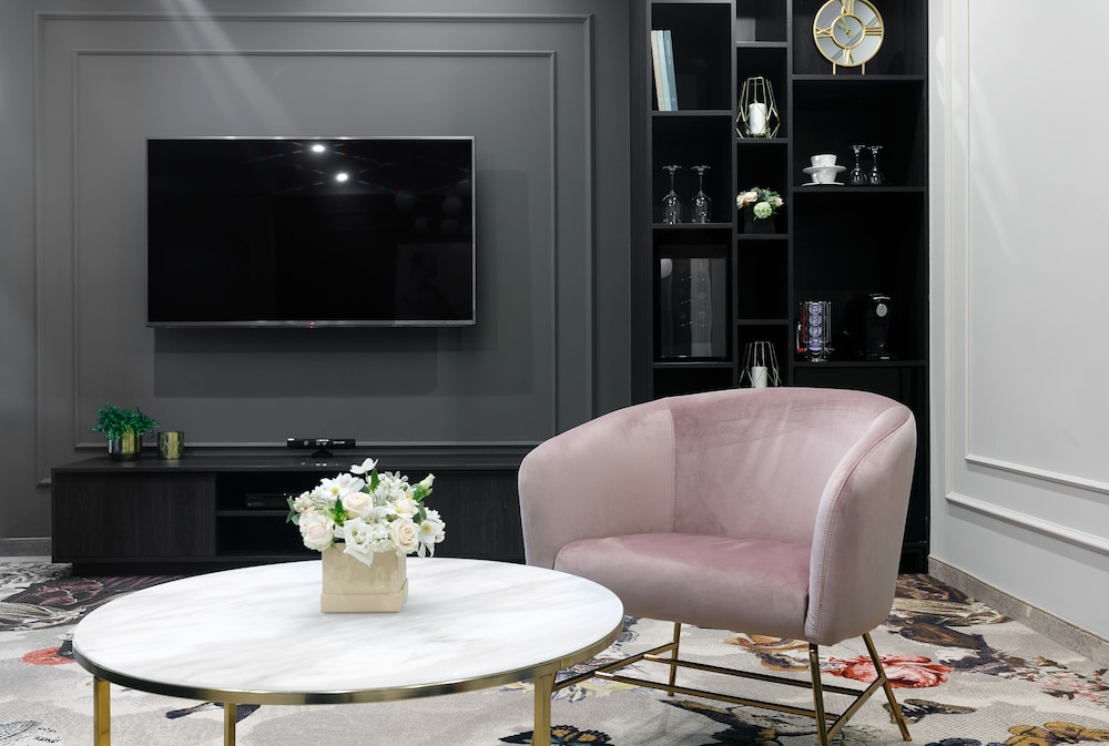 QUEEN BOUTIQUE HOTEL 54/62
