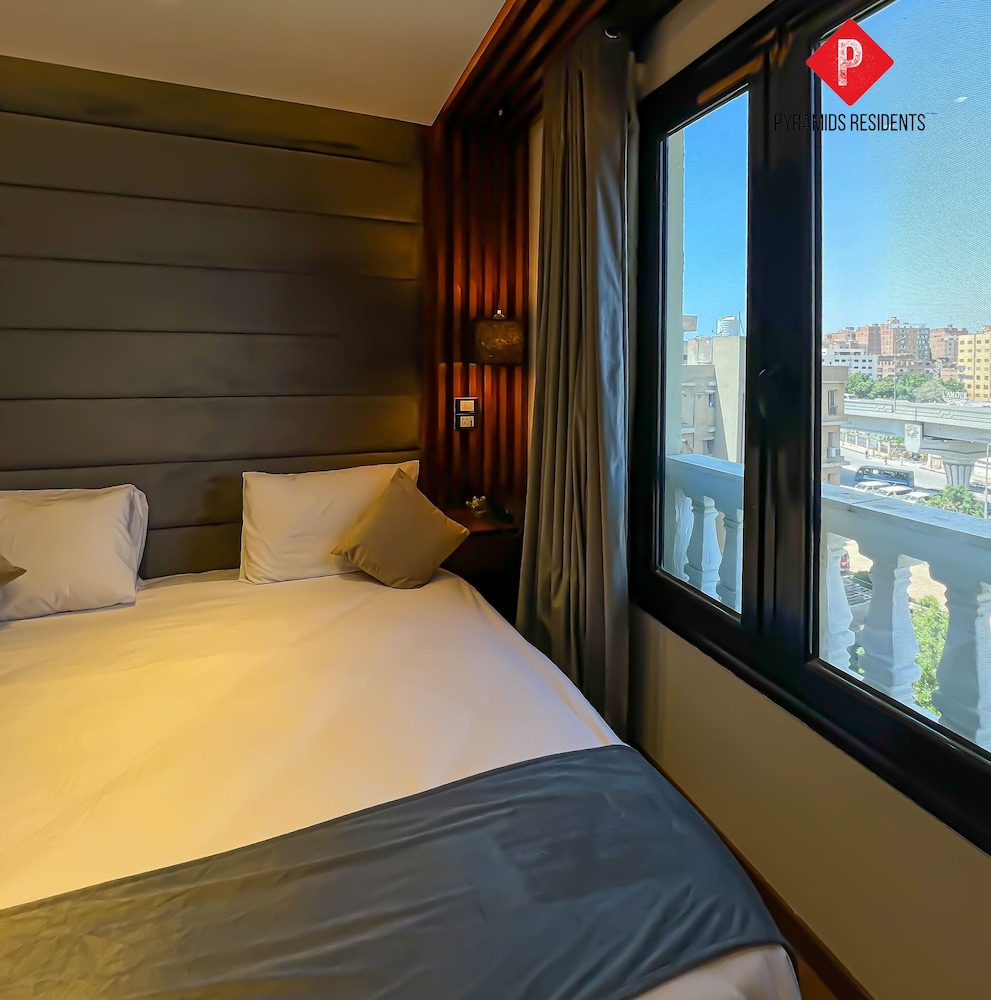 Superior, King Bed, Pyramids View