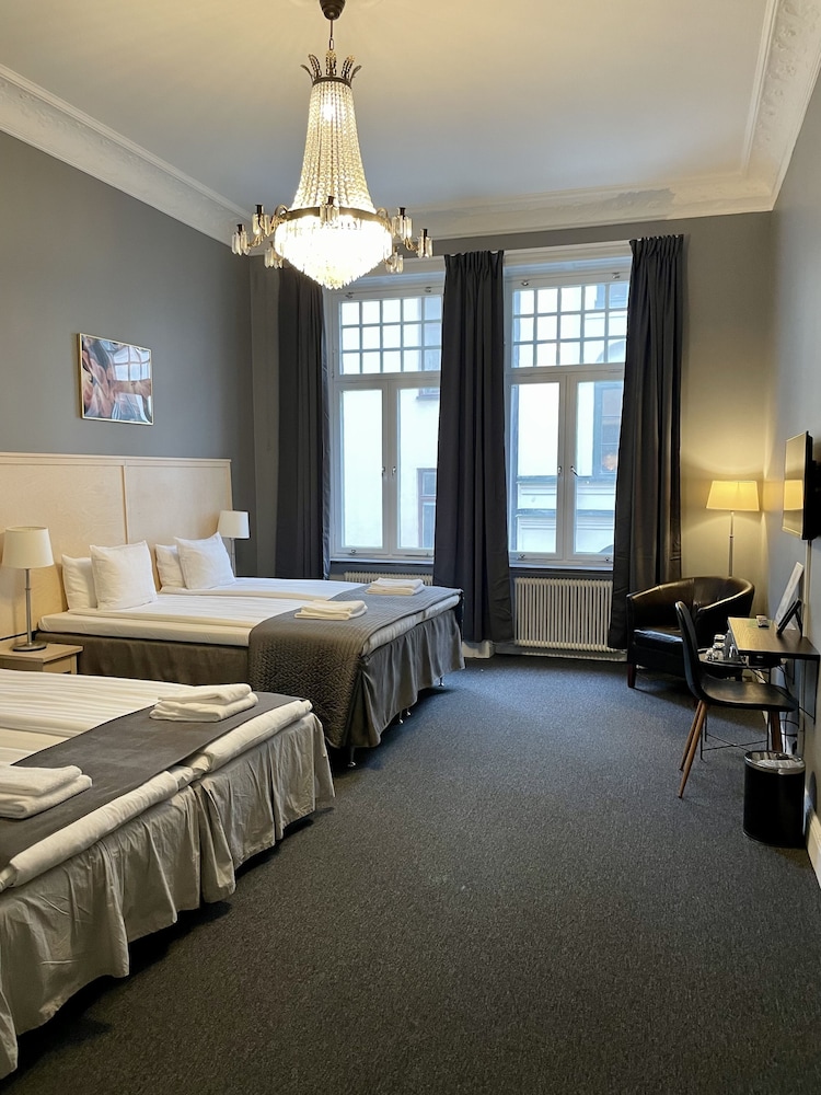 Unique Hotel 33/77