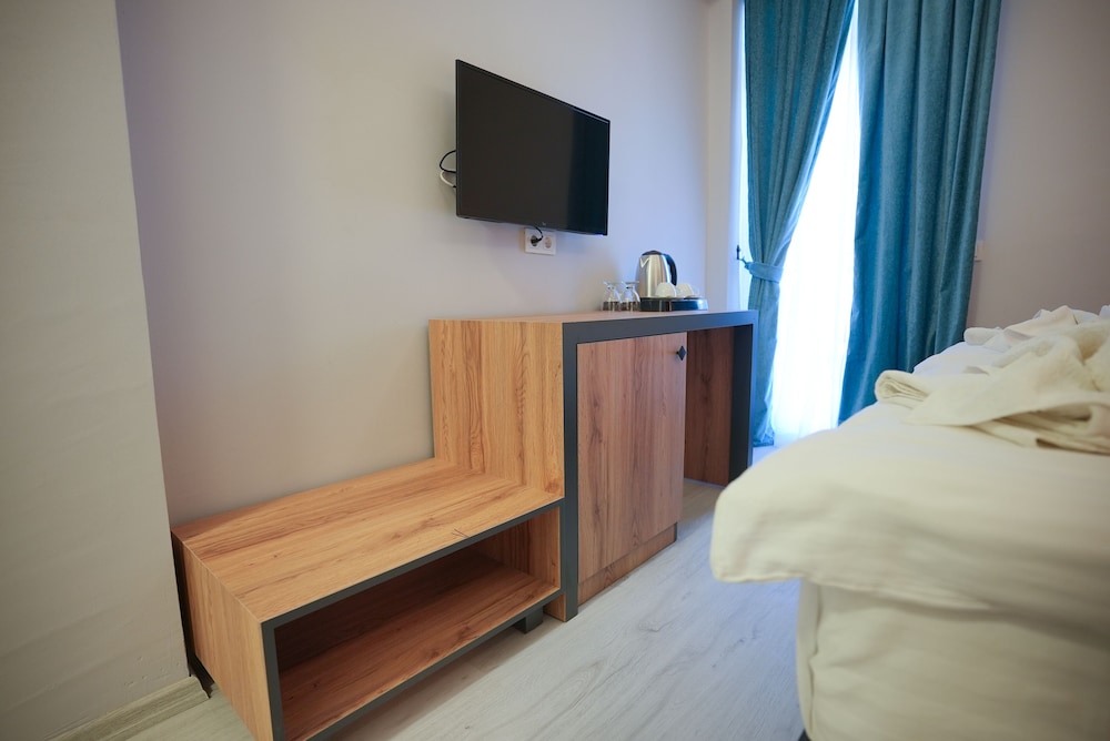 Cekmen Hotel 15/80