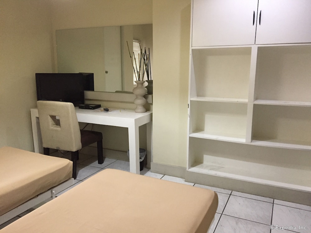 Urban Inn Iloilo 30/65