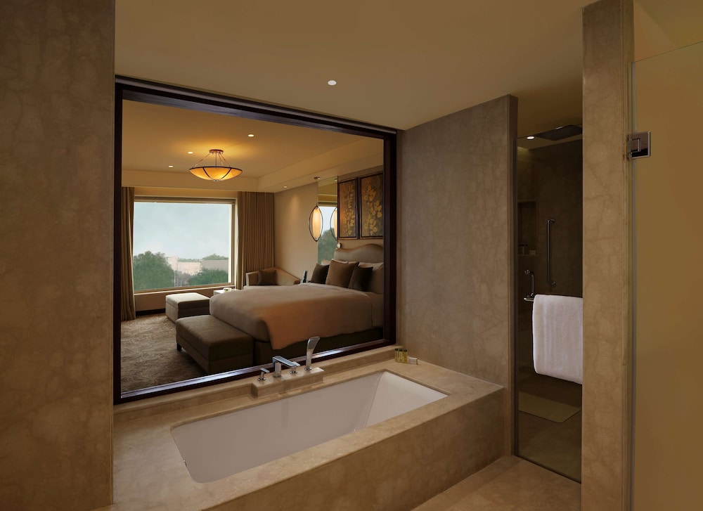 DoubleTree by Hilton Agra 6/73