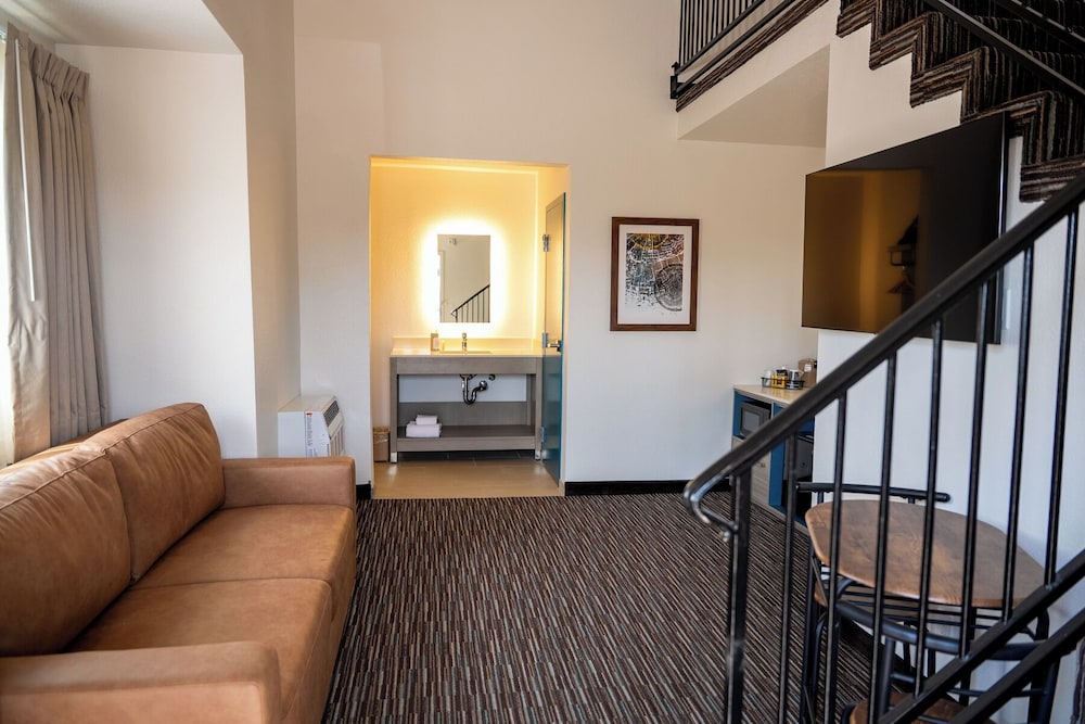 Lemon Heights Inn 41/58