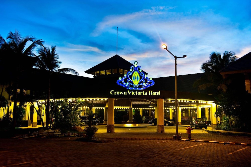 Crown Victoria Hotel 1/16