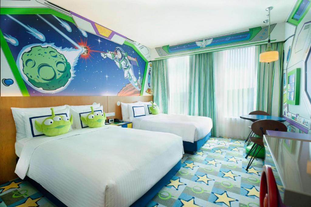 Toy Story Hotel 9/35