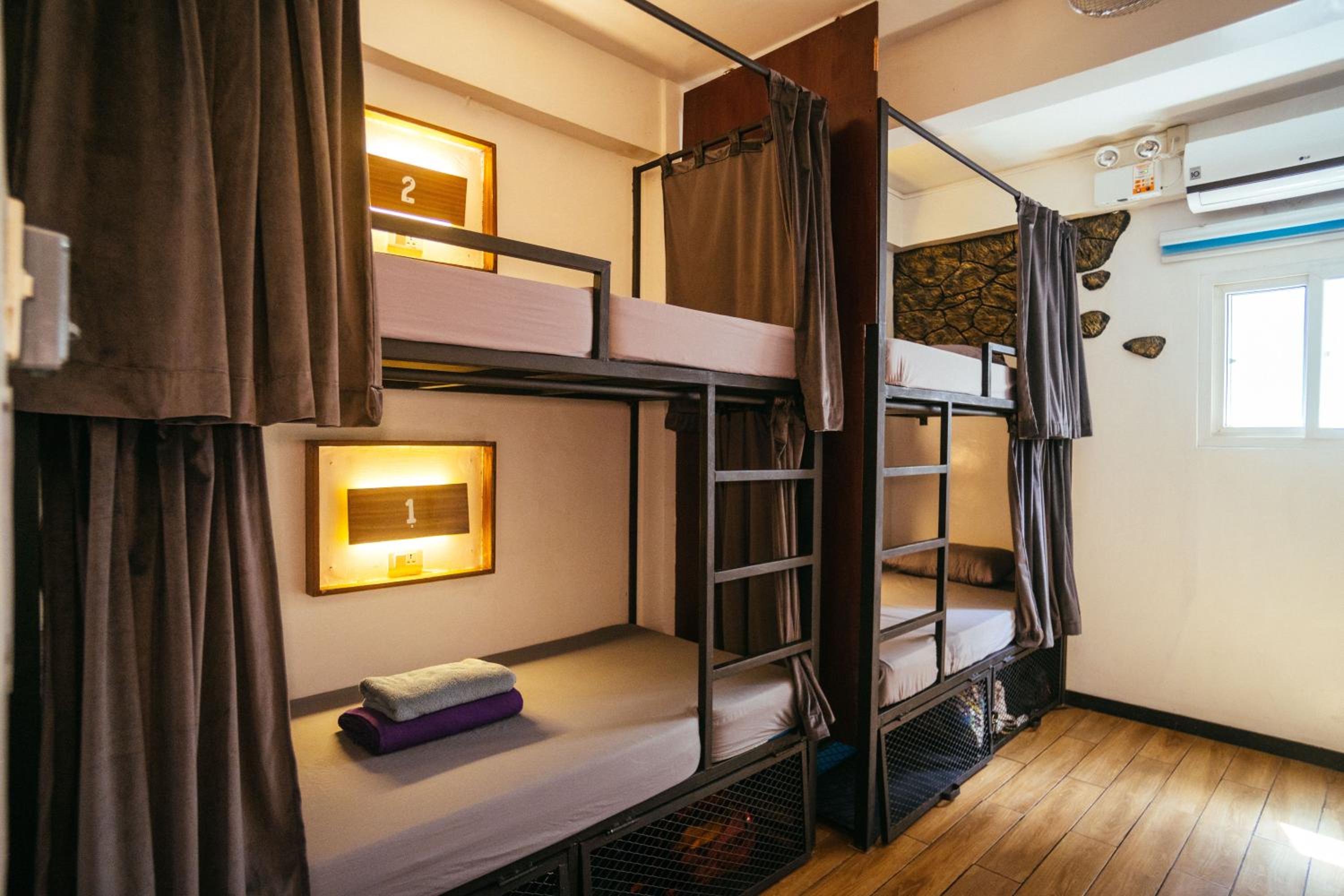 MIXED DORM, 4 BEDS
