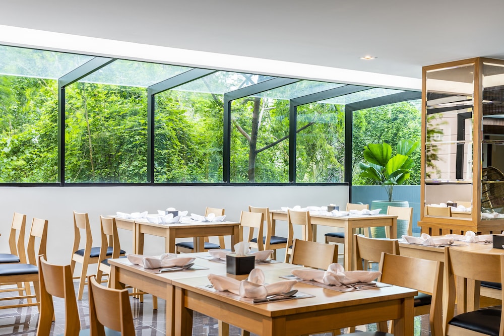 Grand Sala Thai 35/50