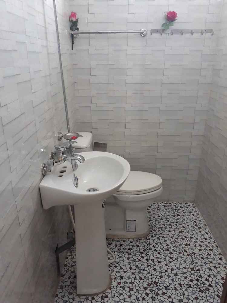 Tamcoc White Swan Hostel 45/48