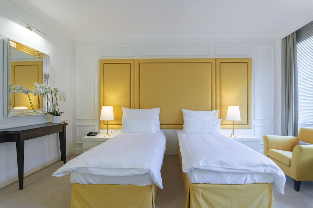 Plus, Junior, King Bed
