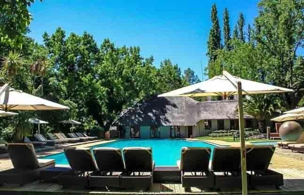 Valley Lodge & Spa 48/50