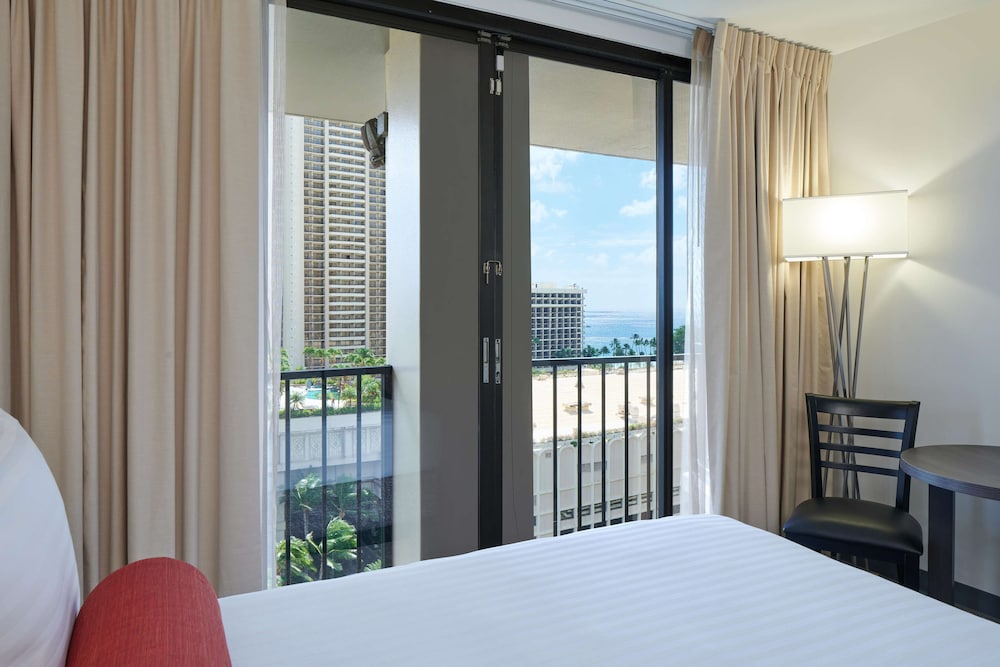 AQUA PALMS WAIKIKI 24/41