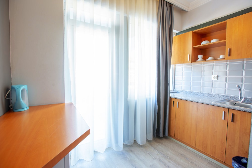 Hma Hotel And Suites 50/50