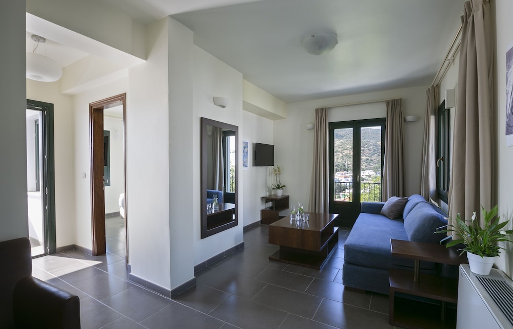 KRINOS SUITES HOTEL 49/50