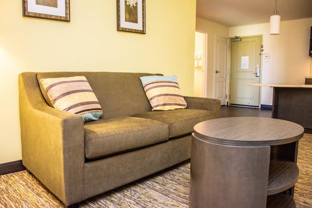 CANDLEWOOD SUITES OVERLAND PARK 34/59