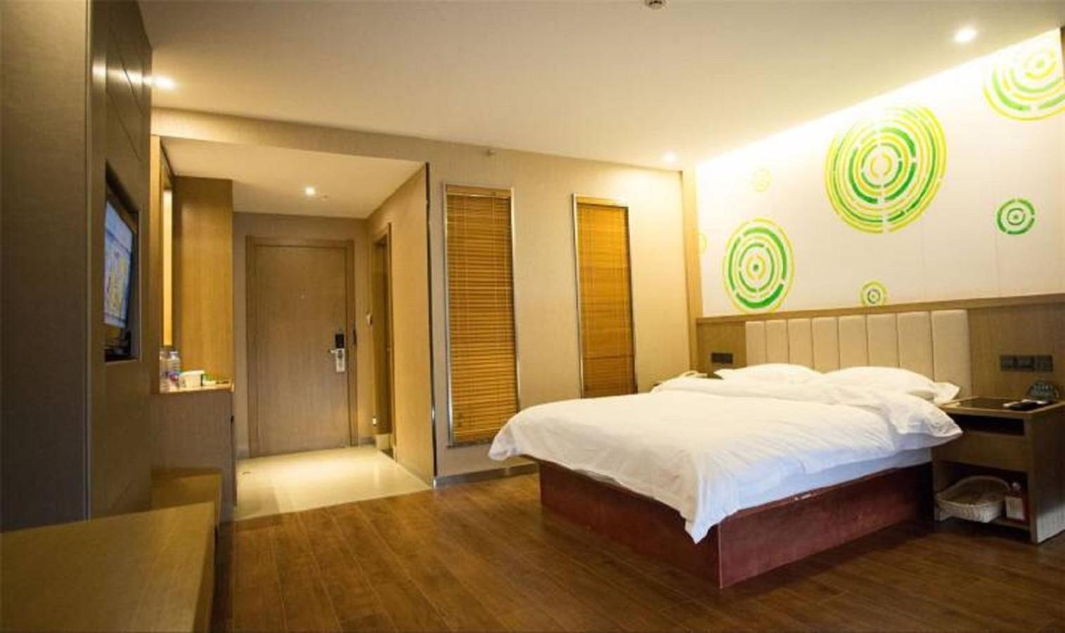 GreenTree Inn Taizhou Golden Eagle Shopping Center Dongfeng Road Express Hotel 26/39