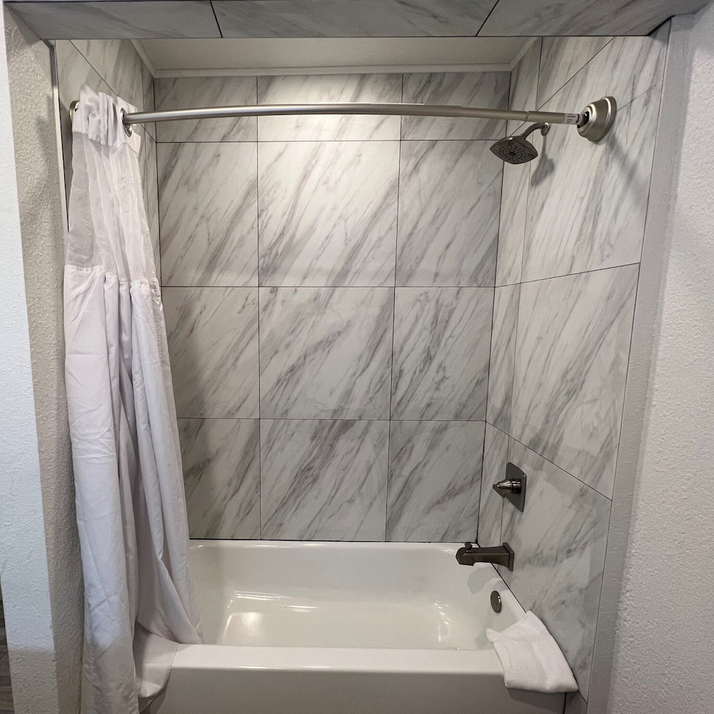 Reagan Resorts Inn 25/29