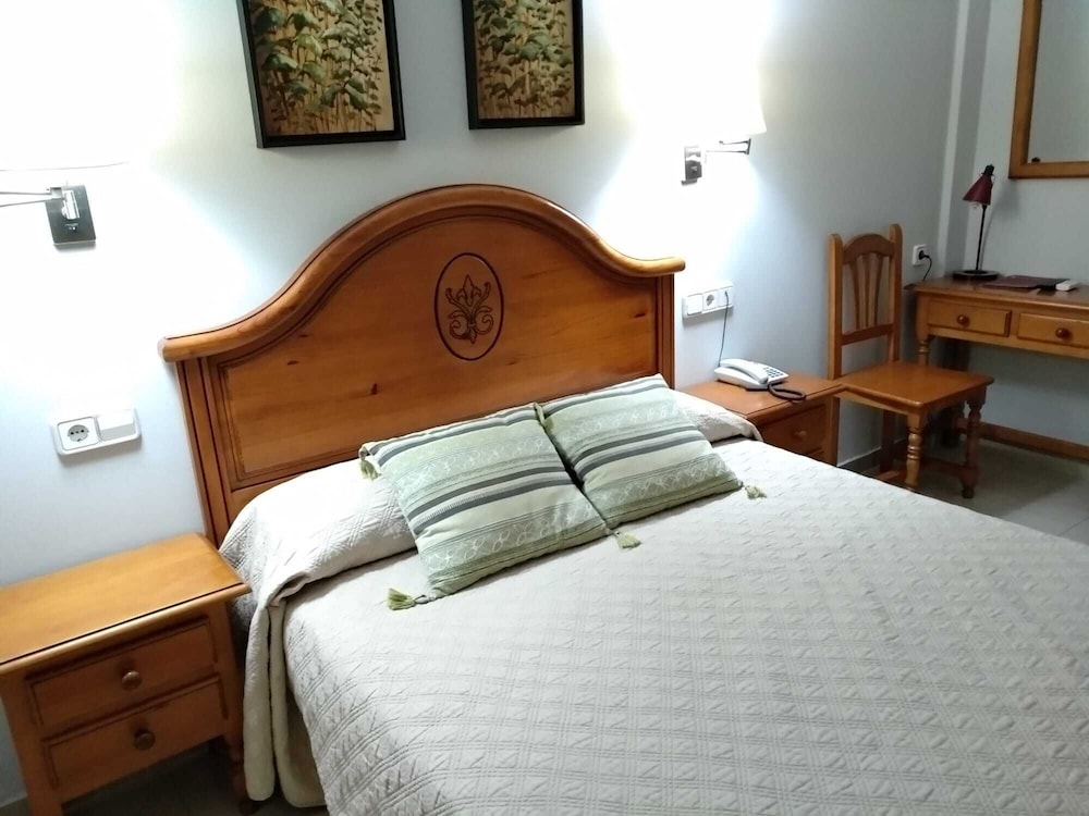 ROOM, DOUBLE BED