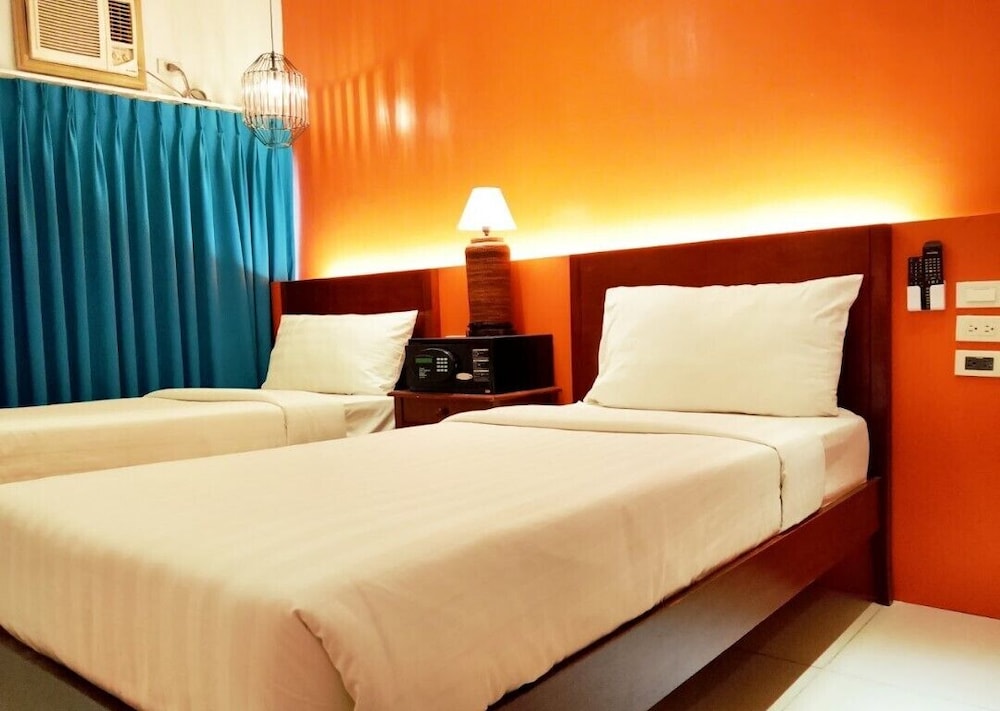 DELUXE, TWIN BEDS