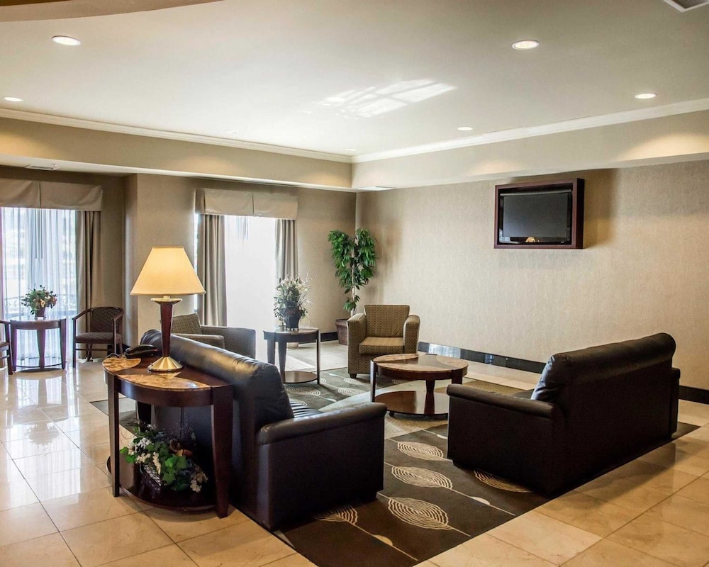 Spark by Hilton Cincinnati Fairfield 29/42