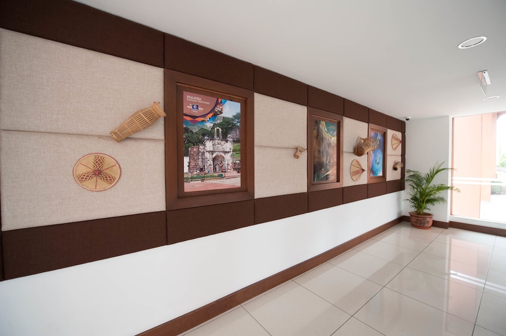 GAYA CENTRE HOTEL 11/42