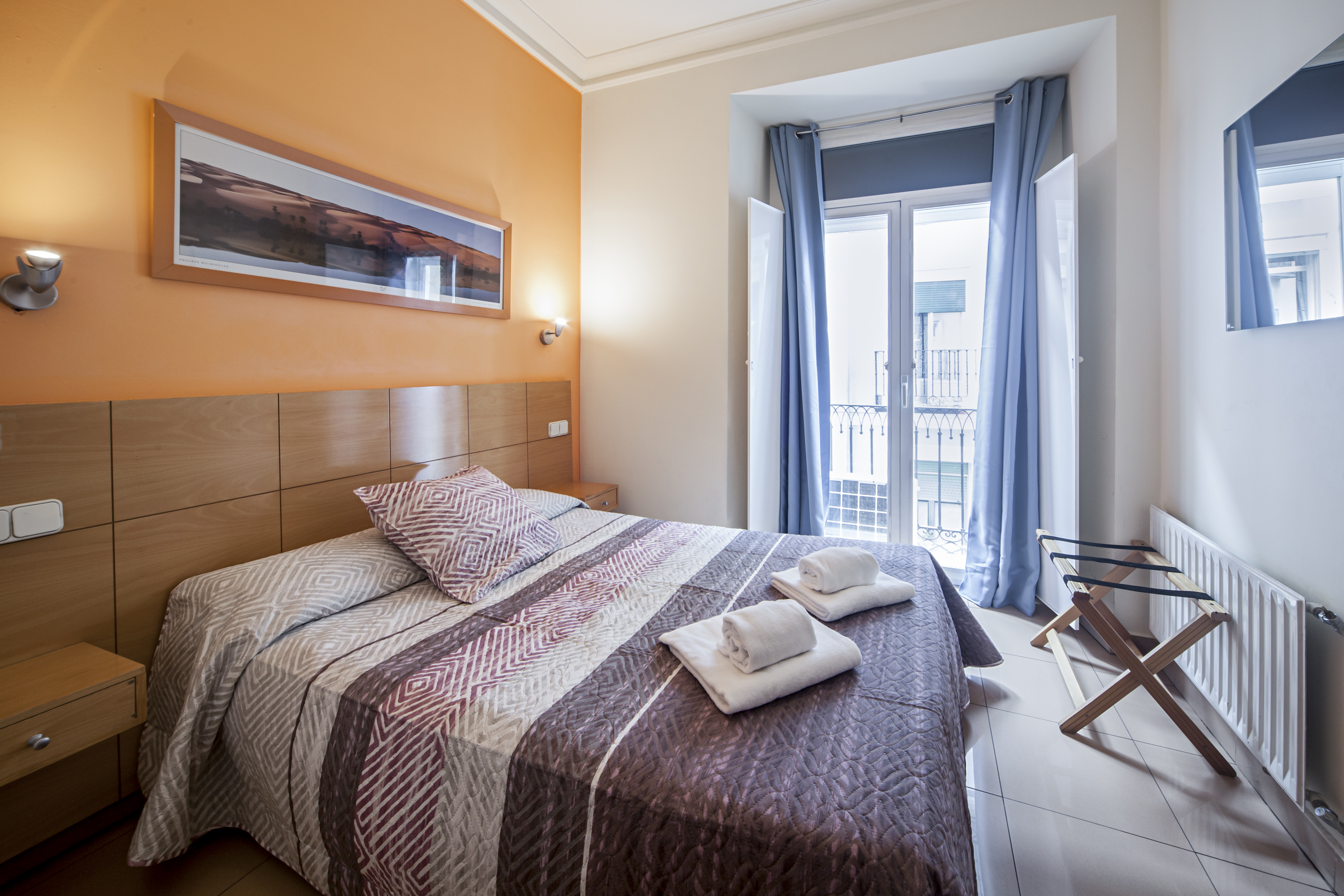 ROOM, DOUBLE BED