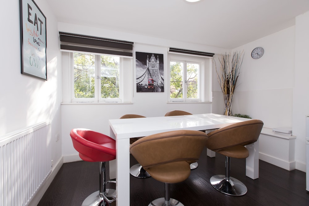 Charlotte Street Apartments by Allo Housing 19/27