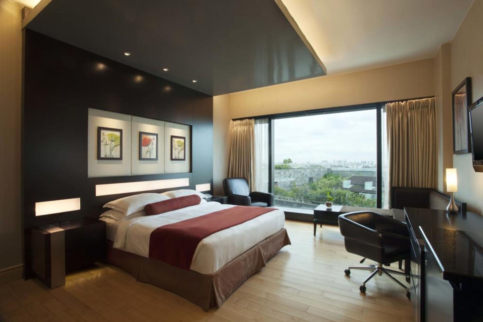 SUPERIOR, KING BED