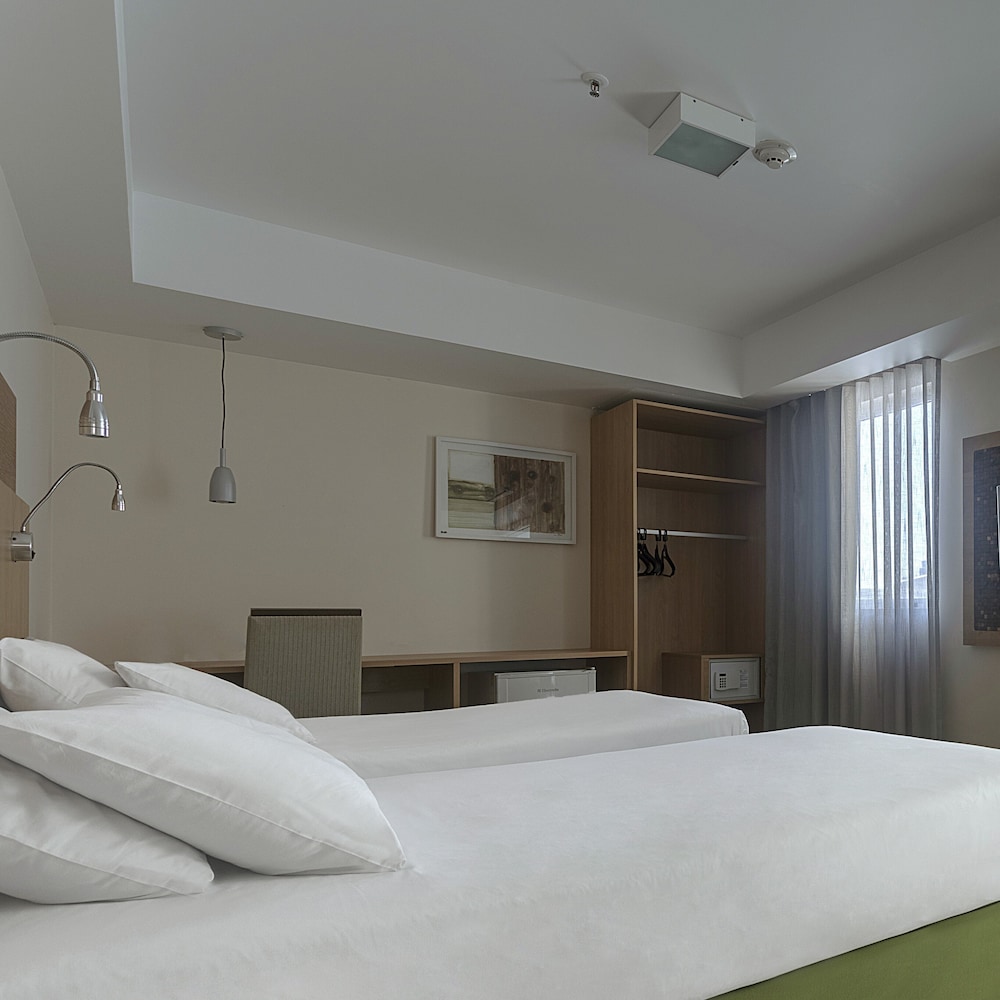 Standard, Twin Beds, Accessible