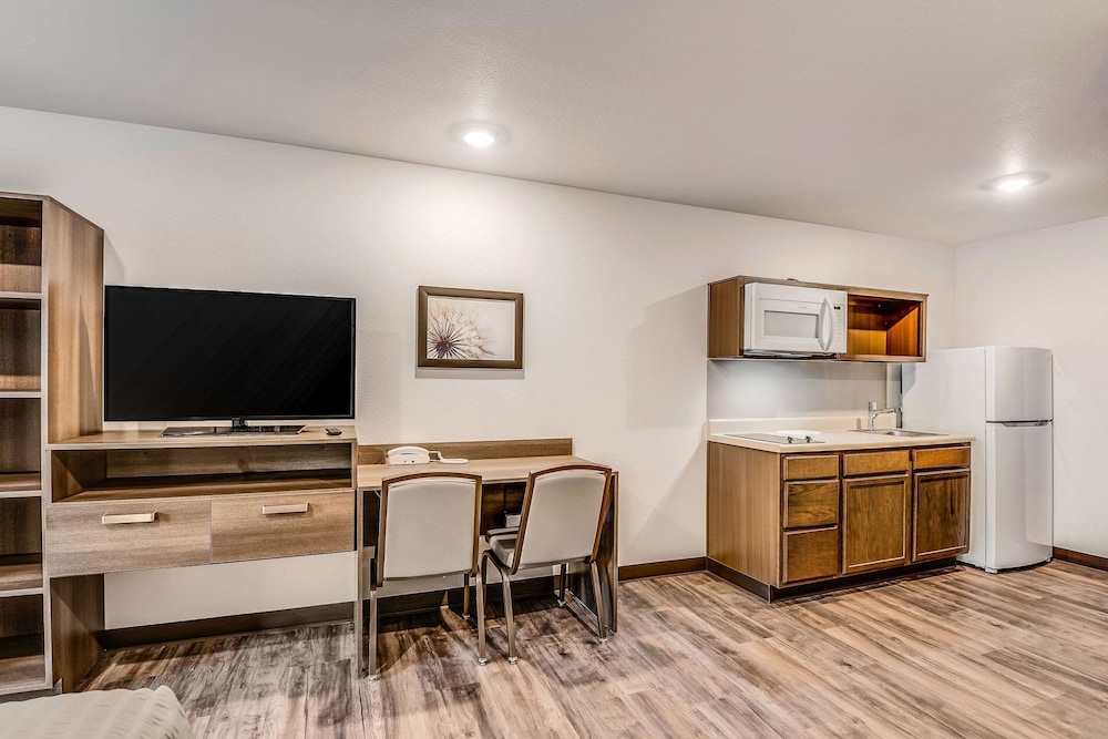 WoodSpring Suites West Des Moines 32/38