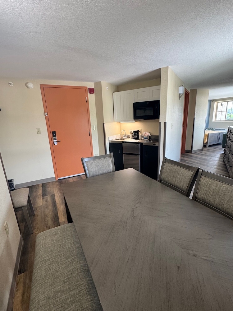 Grand Smokies Resort Lodge Pigeon Forge 16/36