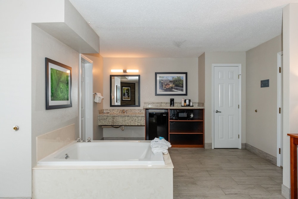 Twin Mountain Inn & Suites 23/71