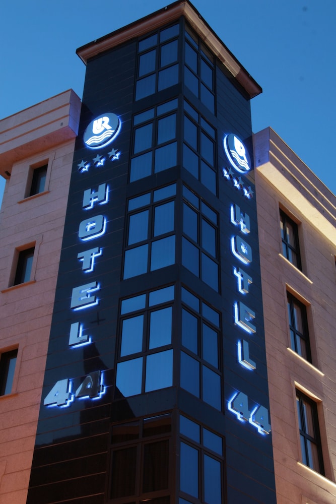 Hotel 44 5/28