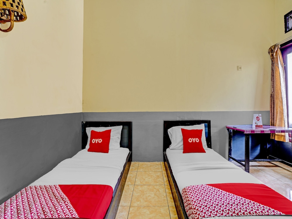 OYO 90405 Penginapan Sasti Kuningan 7/15