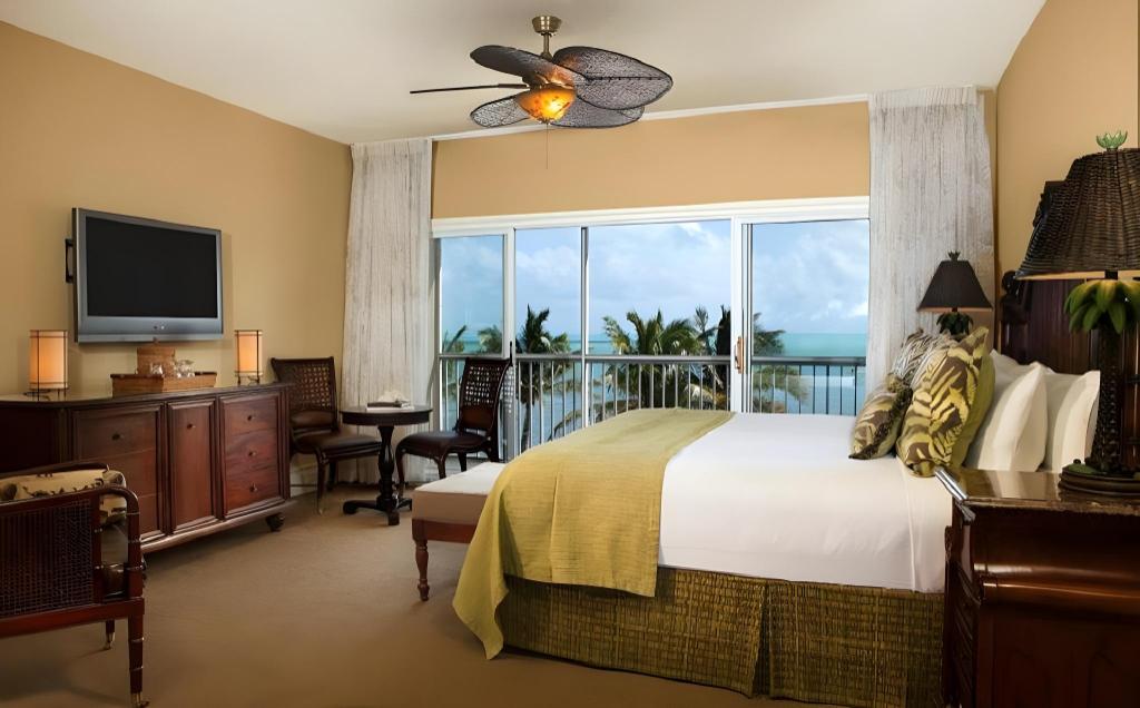 Room, King Bed, Golf Course View